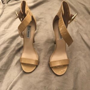 Steve Madden Nude Patent heels